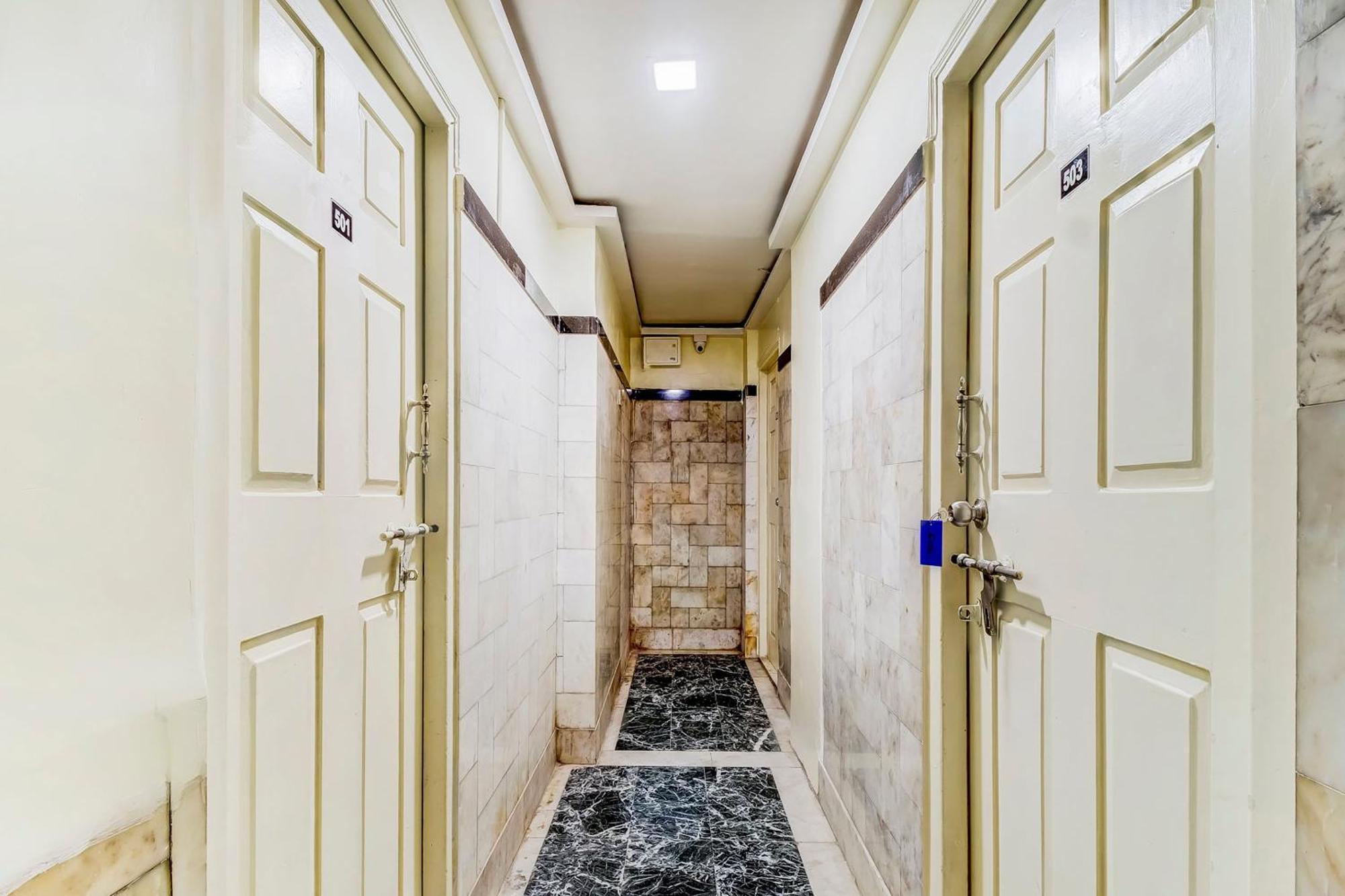 Super Oyo Hotel Dreamland Mumbai Exterior foto